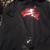 Nike Air Sweatshirt/Shorts Combo, Boy's 8/10