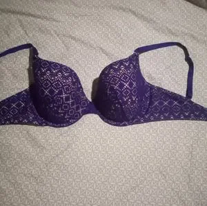 Gallery image 2 for Victoria's Secret Bra, 34DD