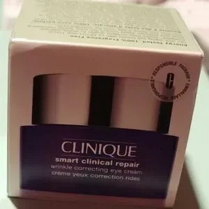 Gallery image 1 for Clinique Smart Clinical Repair Wrinkle Correcting Eye Cream