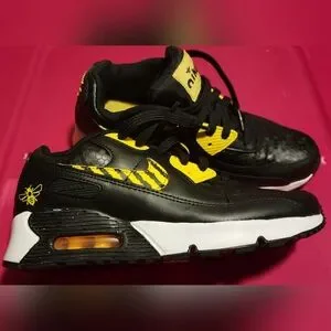 Nike Air Max 90 SE Lil Bugs Sneakers, Youth 4.5