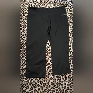 Gallery image 3 for Patagonia Cropped Leggings