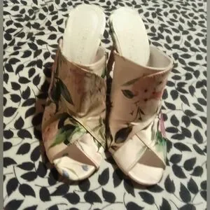 Gallery image 3 for BEAUTIISOLES Cindy Peep Toe Heels by Robyn Shreiber