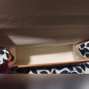 Gallery image 2 for Tory Burch Sunglasses Case