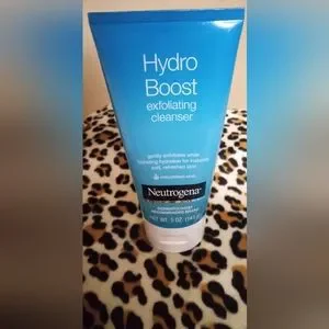 Gallery image 1 for Neutrogena Hydro Boost Skincare Duo